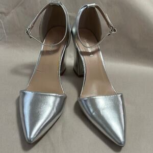 CLAMOROUS METALLIC SLIVER POINTED TOE HEEL SHOES SIZE 9‎
